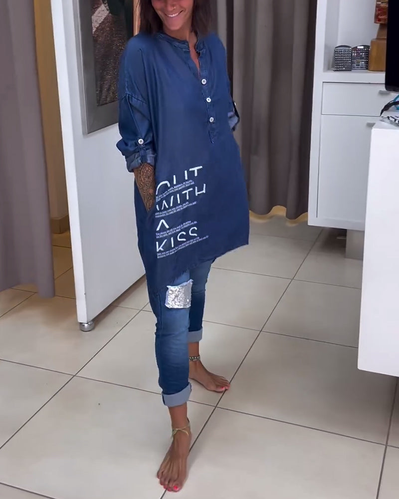 Bovenkant met onregelmatige knopen en letterprint